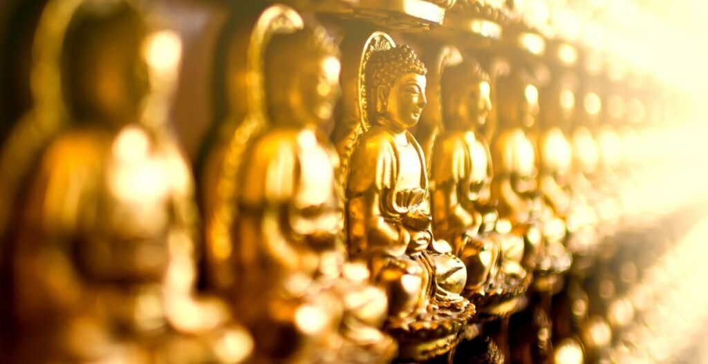 Goldene Buddhafiguren